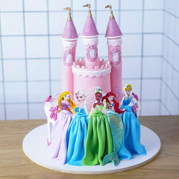 Торт в виде замка принцессы