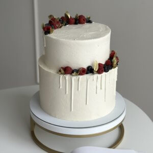 img 2188 300x300 - Торт свадебный с ягодами и золотом