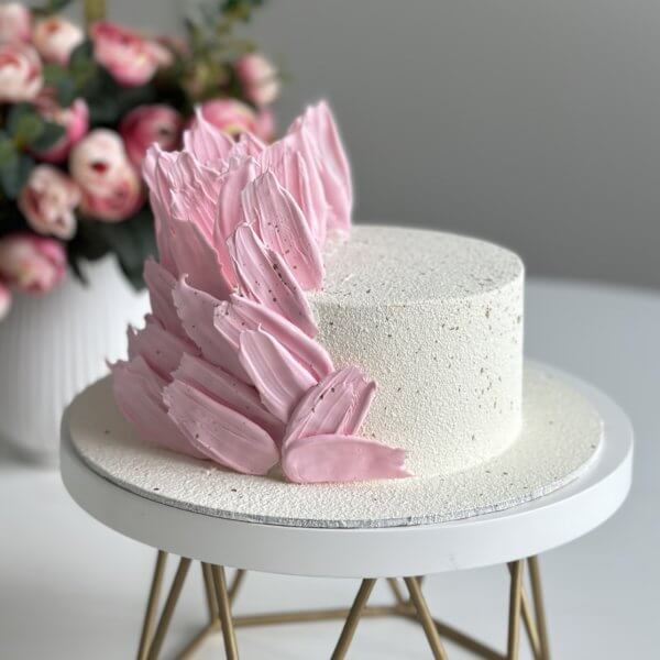 img 2633 600x600 - Торт с розовыми перьями