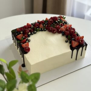 img 8579 300x300 - Торт прямоугольный с ягодами