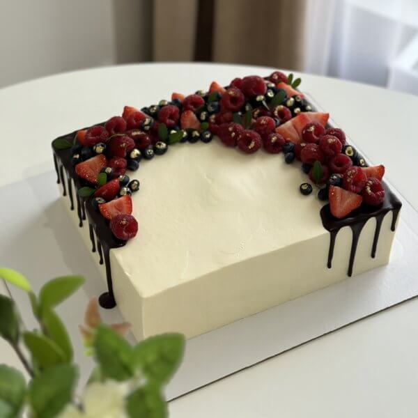 img 8579 600x600 - Торт прямоугольный с ягодами
