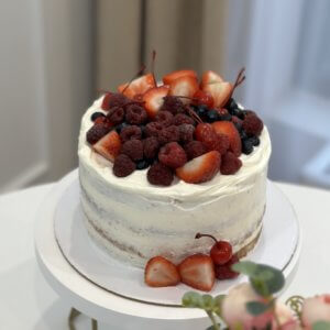 img 9001 300x300 - Торт кремовый с ягодами